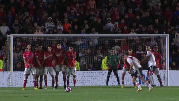 Quintero's brilliant free-kick vs Argentinos Juniors